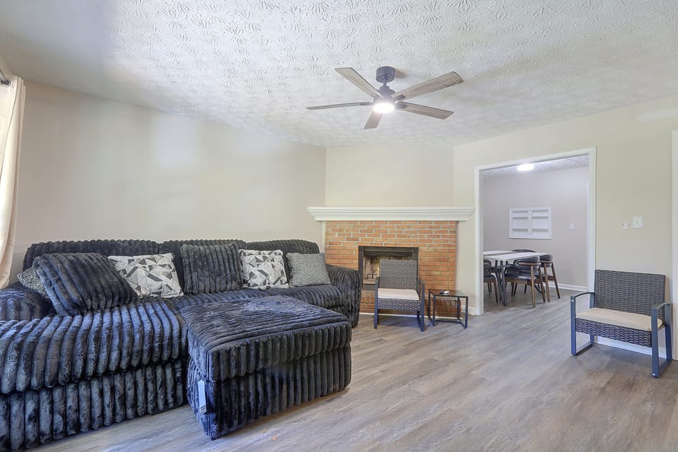 5 Mi to The Battery Atlanta! Quaint Duplex Apartment in Smyrna