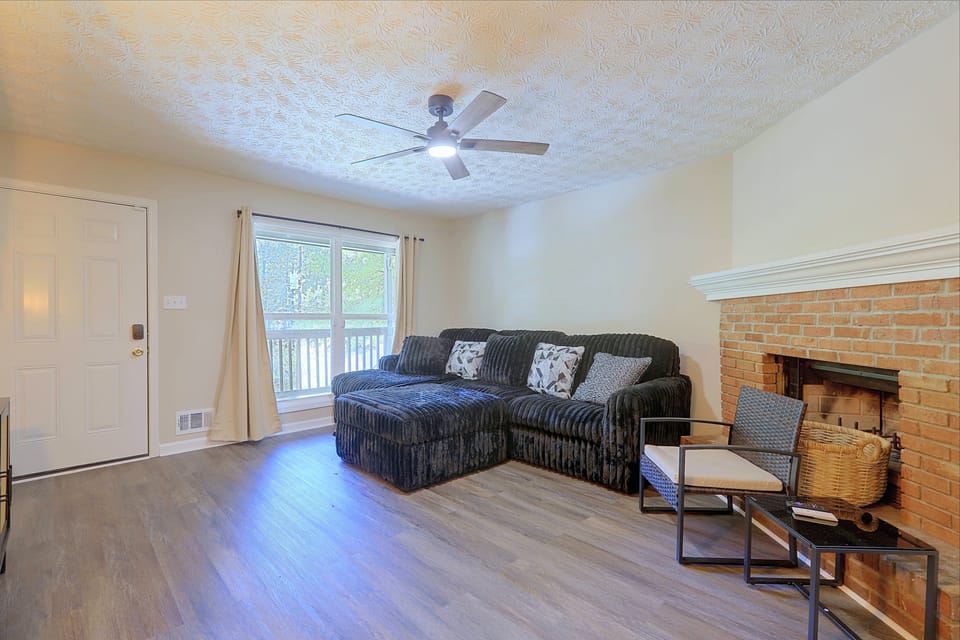 5 Mi to The Battery Atlanta! Quaint Duplex Apartment in Smyrna