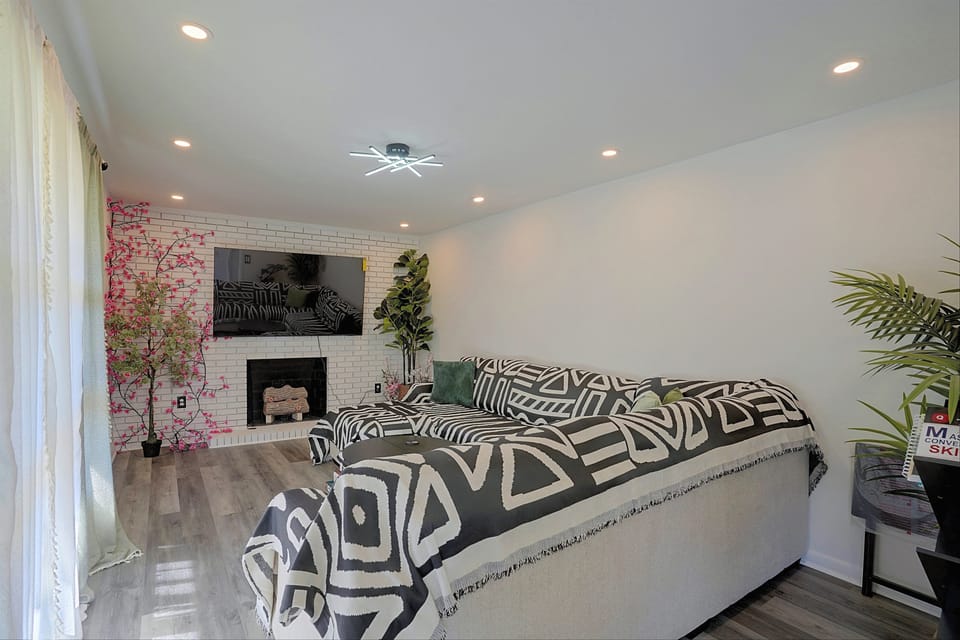 Fully Updated! Spacious Home w/ Yard Near ATL House in East Point