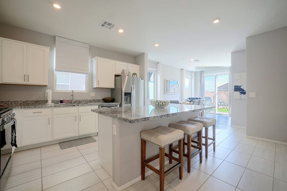 Spacious Luxury Vegas Escape Near Major Attraction House in Henderson