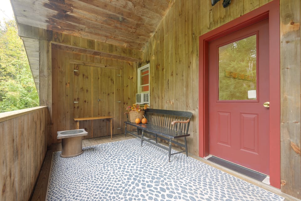 Hiking, Skiing & Fall Color! Wooded Vermont Escape House in Cavendish