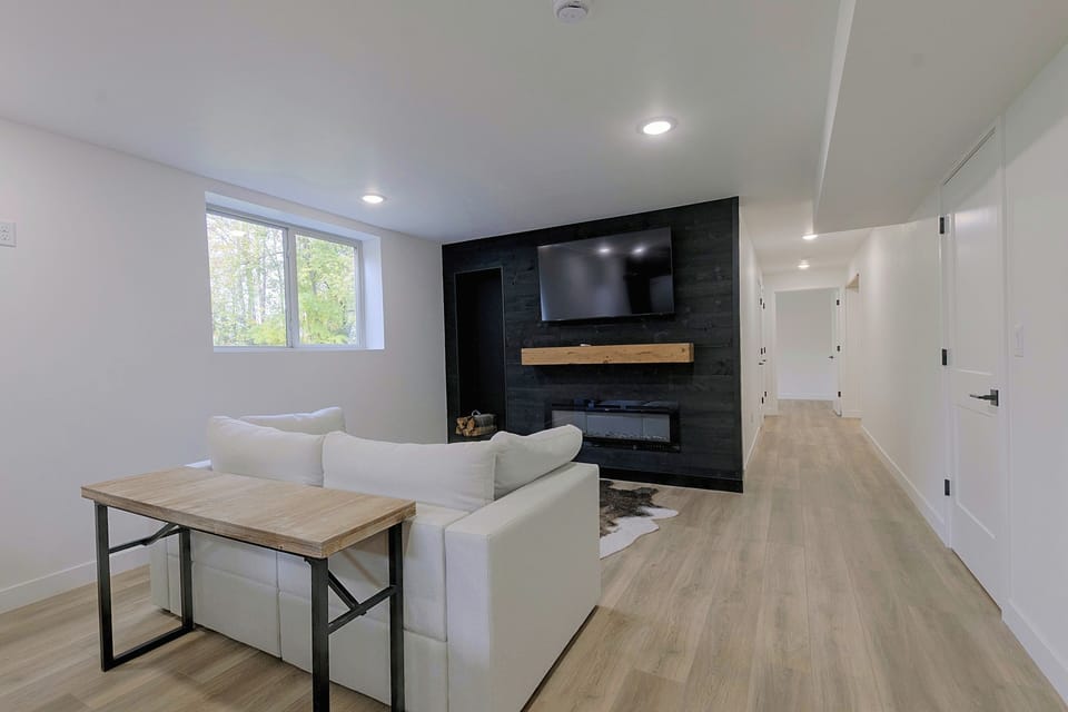 Near Green Bay: Modern Home w/ Gym & Yard House in Wisconsin