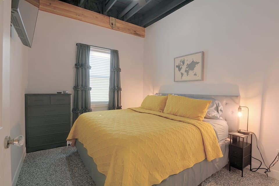 Galena Route 66 Retreat w/ Historic Brick Style Apartment in Ozark Mountains
