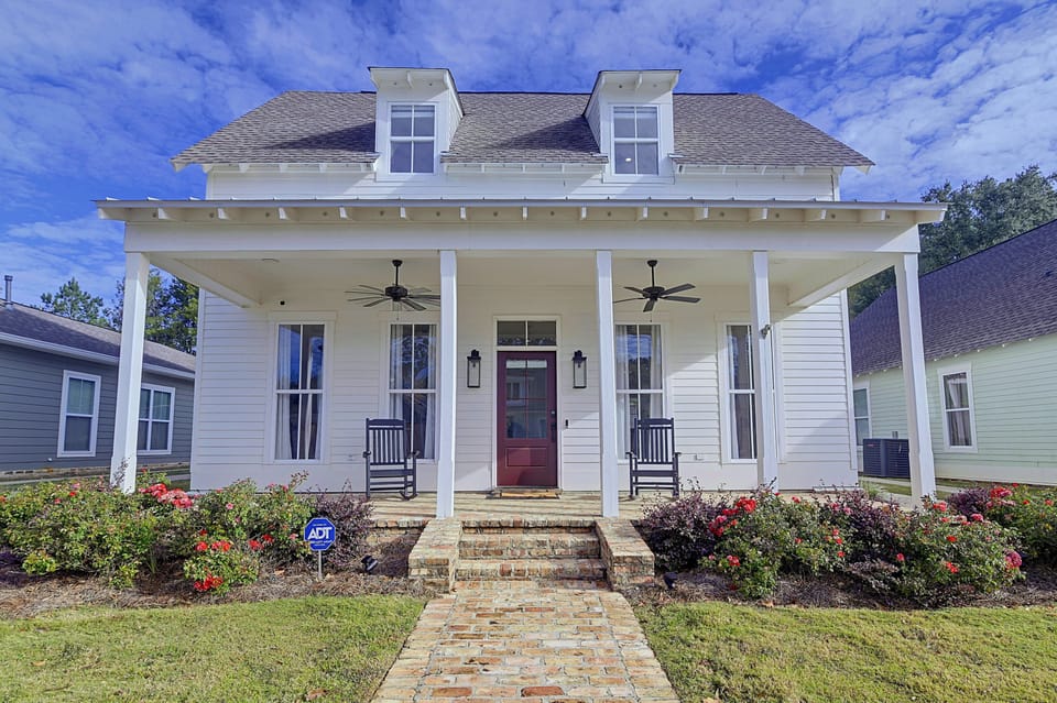 The Maroon Door: 3 Mi to MSU House in Starkville