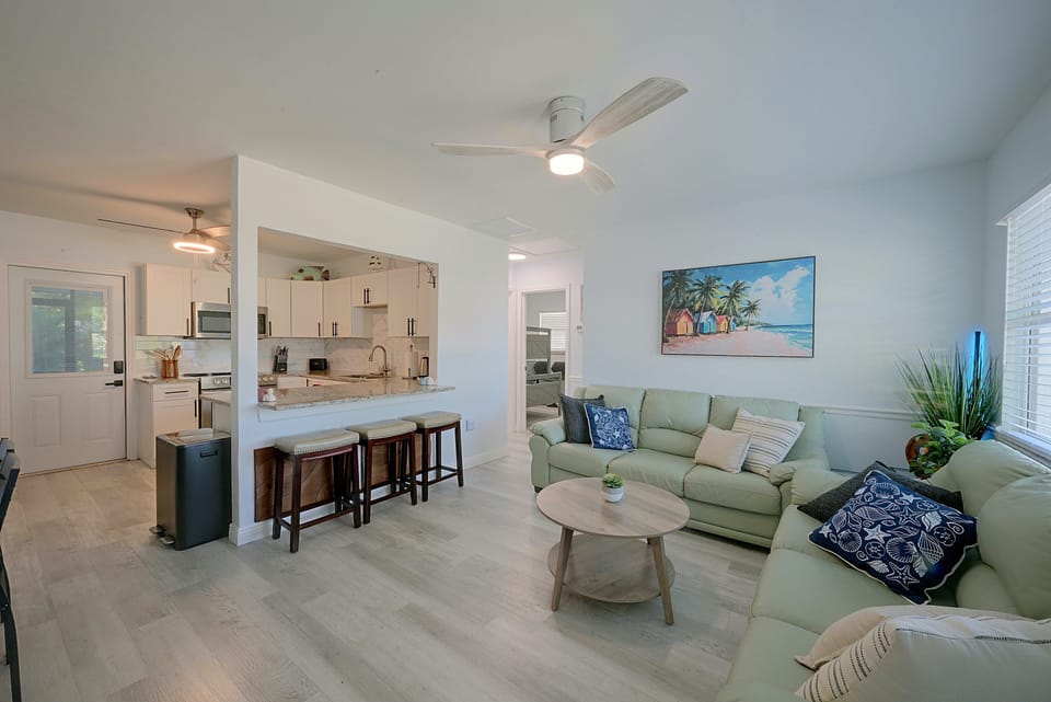Paradise Del Sol by Gulf Beaches: Endless Summer! House in Venice