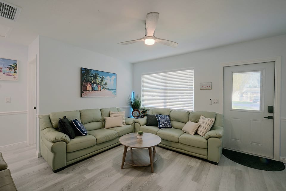 Paradise Del Sol by Gulf Beaches: Endless Summer! House in Venice