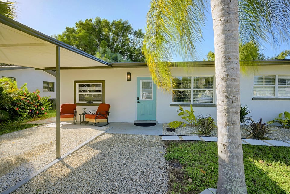 Paradise Del Sol by Gulf Beaches: Endless Summer! House in Venice