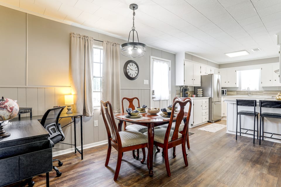 Ventress 2-Home Getaway w/ Shared Pier House in Louisiana