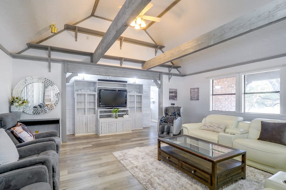 Pool & Hot Tub Access: 8 Mi to Dtwn Georgetown! House in Texas