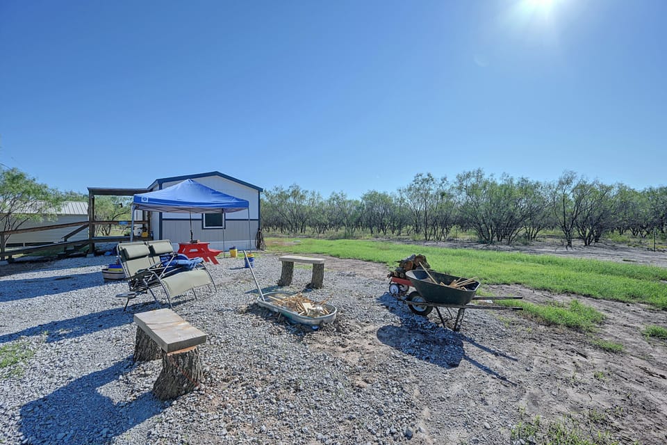 Hunter's Retreat w/ Fire Pit in Heart of Texas House in Texas