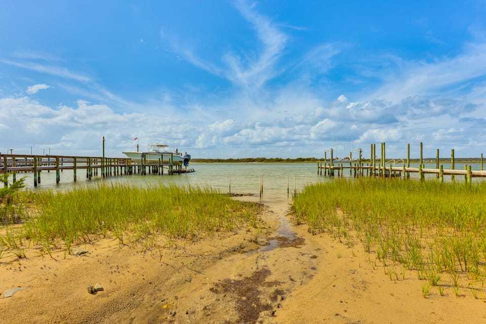 Walk to Topsail Beach: Home w/ Backyard Oasis! House in Topsail Beach
