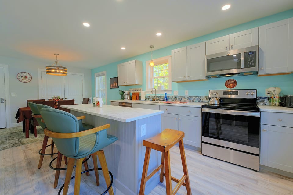 The Orchard: Coastal Home Near Beach & Pier House in Old Orchard Beach