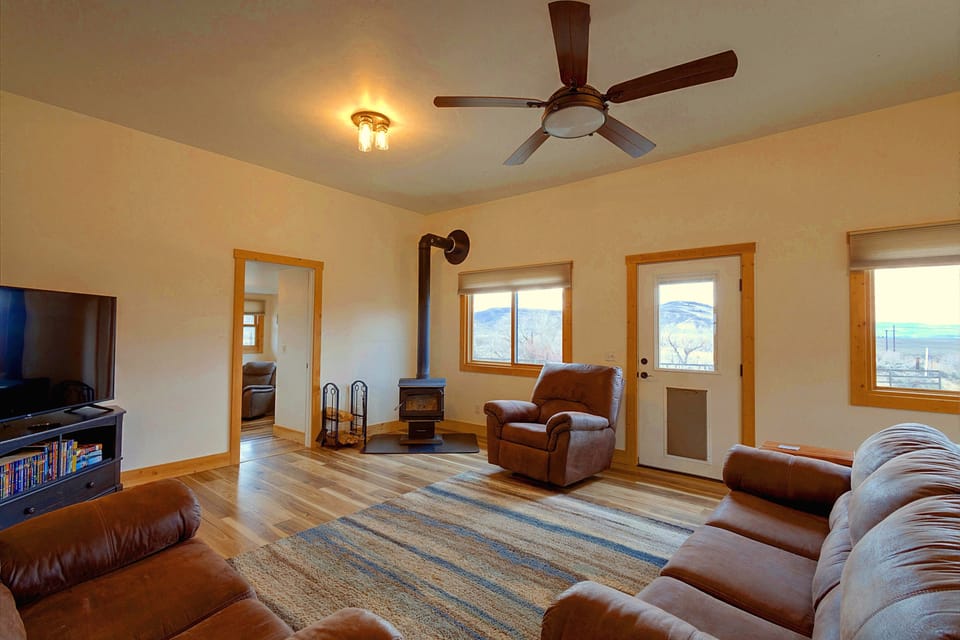 All-Seasons Oasis in Grand County: Yard, Mtn Views House in Colorado