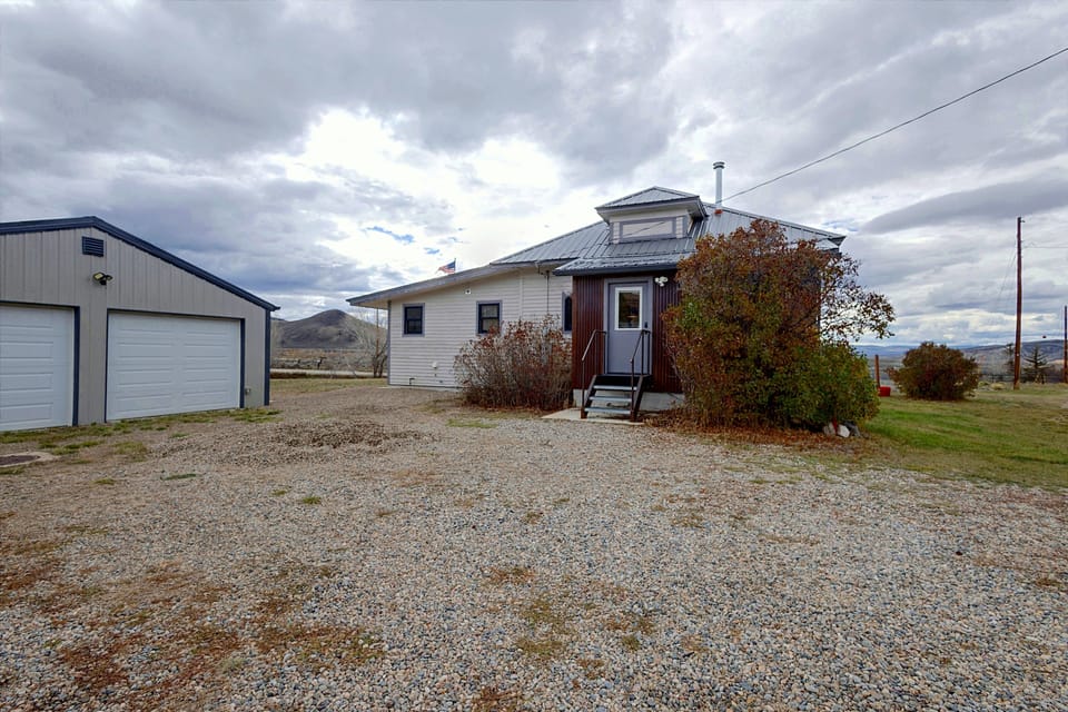 All-Seasons Oasis in Grand County: Yard, Mtn Views House in Colorado
