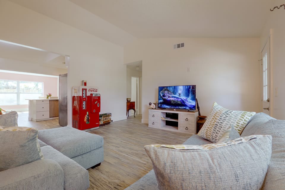 Sandy's Tropical Getaway in Jupiter: Hot Tub House in Jupiter