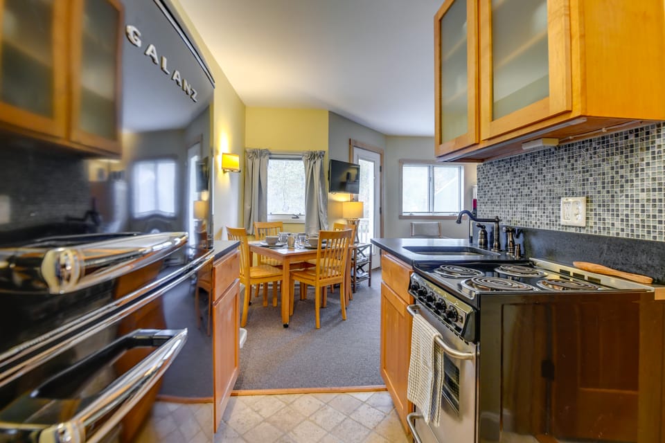 3 Mi to Sugarbush Resort! Cozy Ski Condo Apartment in Waitsfield