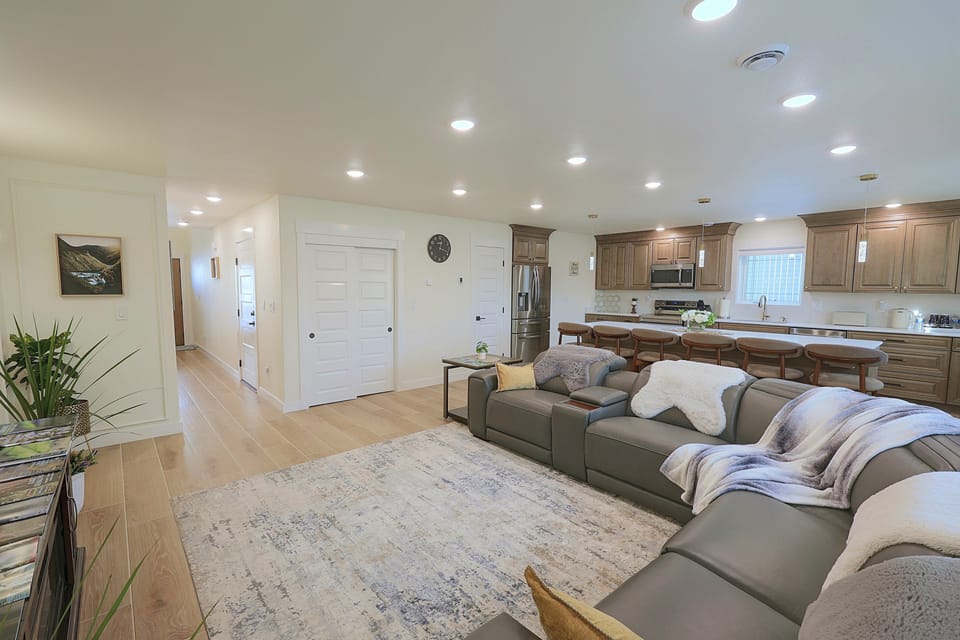 Modern Duplex Near Dtwn House in Fairbanks