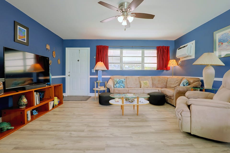Deck, Boat Dock, Canal Access! Lower Keys Retreat House in Sugarloaf Shores