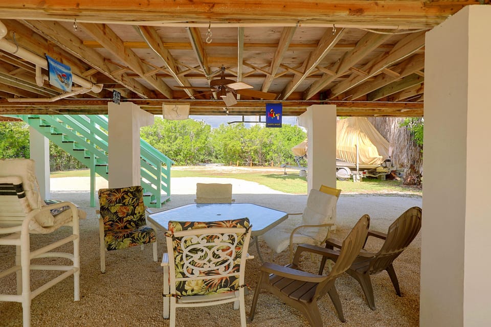 Deck, Boat Dock, Canal Access! Lower Keys Retreat House in Sugarloaf Shores