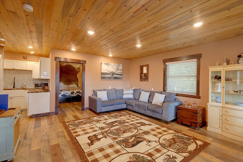 'The Cowboy Cabin' w/ Mtn Views in Grand Lake House in Rocky Mountain National Park