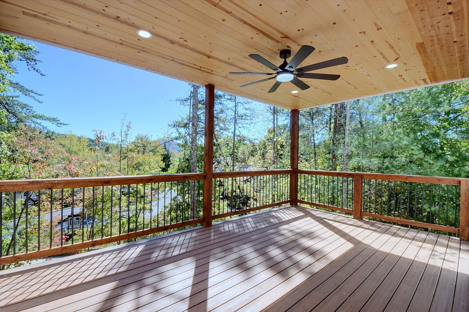 Shop, Dine, Explore Dtwn! Group Getaway in Helen Apartment in Helen