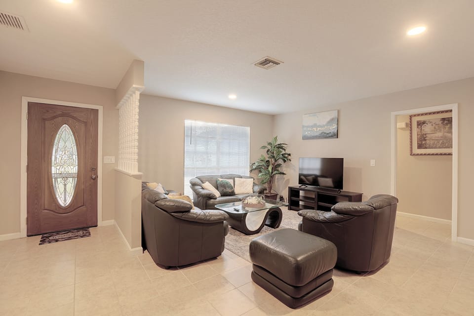 Deltona Home w/ Yard - 9 Mi to Blue Spring! House in Deltona