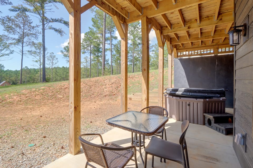 Private Hot Tub & Game Room: Group Ellijay Getaway House in Georgia