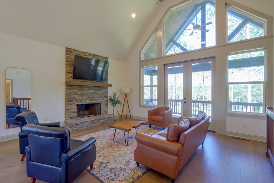 Pool Access & Private Hot Tub! Ellijay Retreat House in Georgia