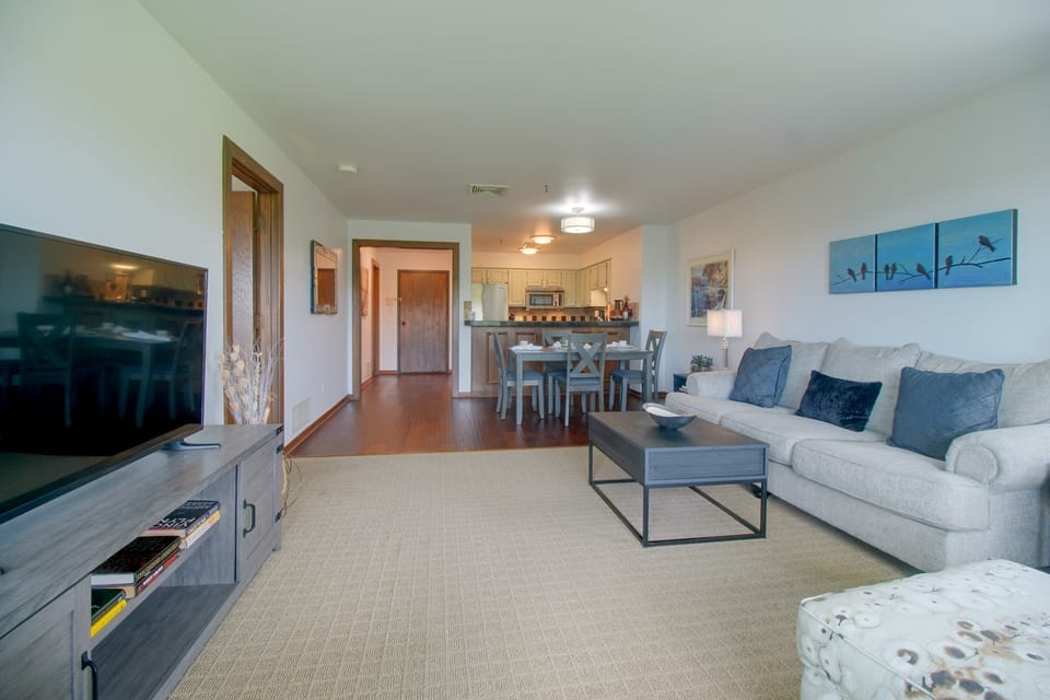 Grand Lake Condo w/ Balcony & Golf Views Apartment in Grove