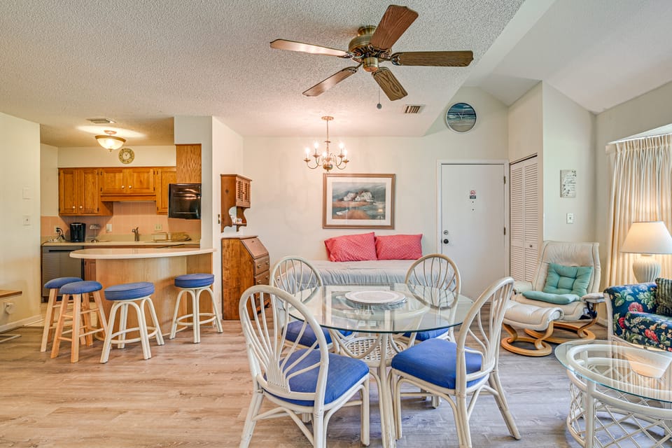 5 Min to Myrtle Beach: Condo w/ Pool & EV Apartment in Myrtle Beach