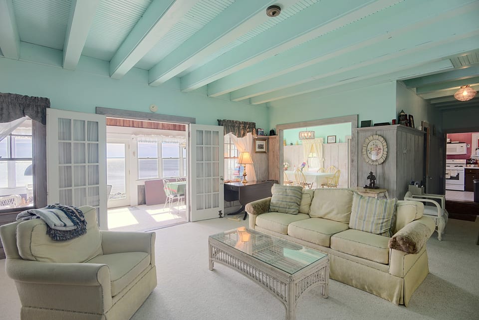 6BR Capehouse with its Own Beach House in Falmouth