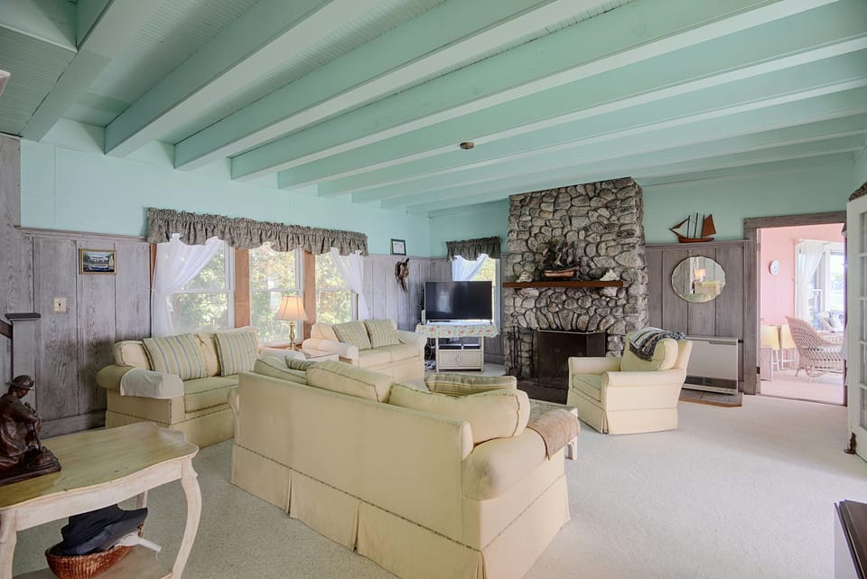 6BR Capehouse with its Own Beach House in Falmouth
