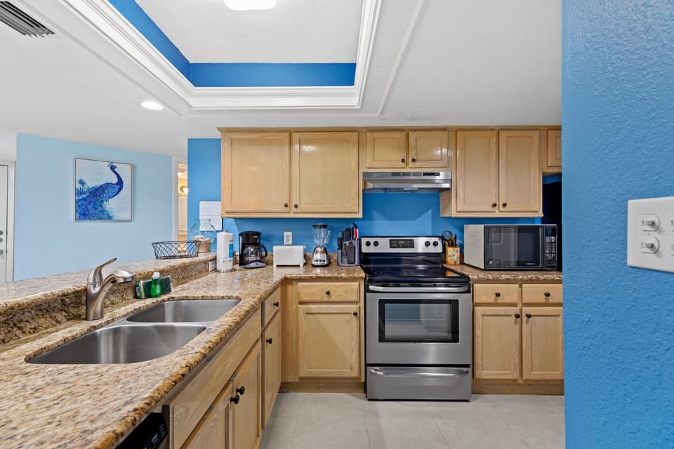 Condo, 2 Bedrooms | Private kitchen | Fridge, oven, coffee/tea maker, toaster