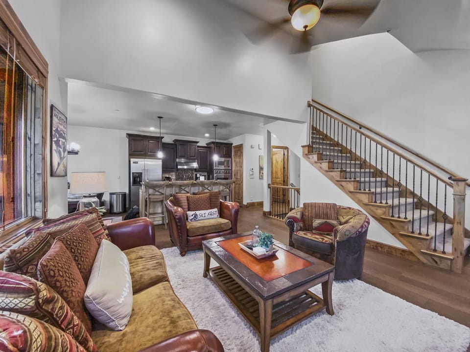 Condo, 4 Bedrooms | Living area | Smart TV