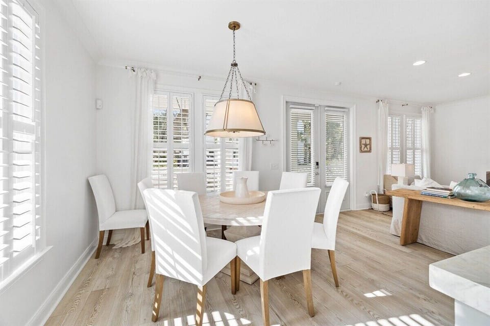Intimate and bright with room for family meals and celebrations.