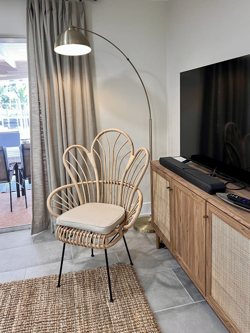 Open concept living room & kitchen