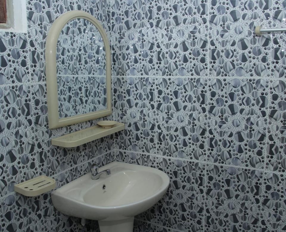 Signature Double Room | Bathroom | Free toiletries, slippers, towels, soap