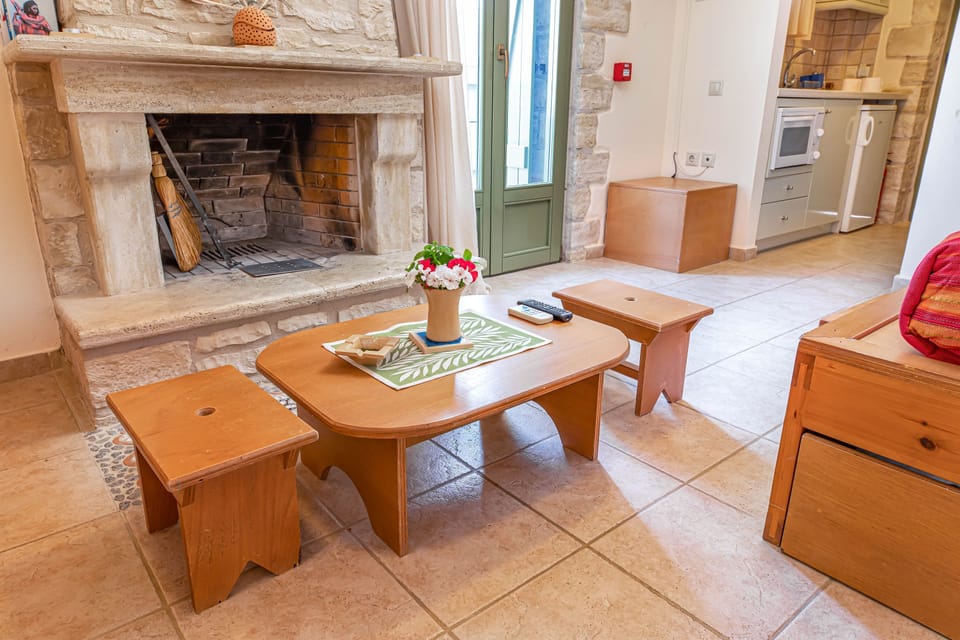Family Apartment, 2 Bedrooms | Living room | 22-inch LCD TV with satellite channels, TV, fireplace