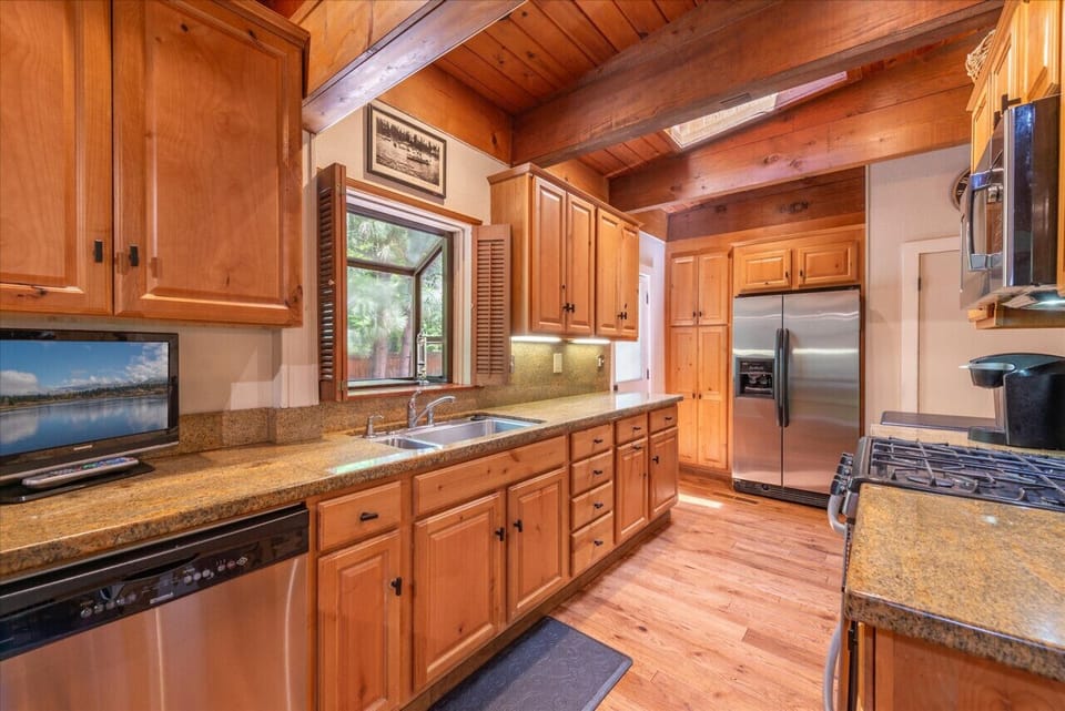 Fully loaded kitchen that has everything you`ll need to cook anything!