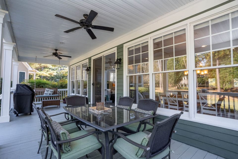 Back lower porch dining