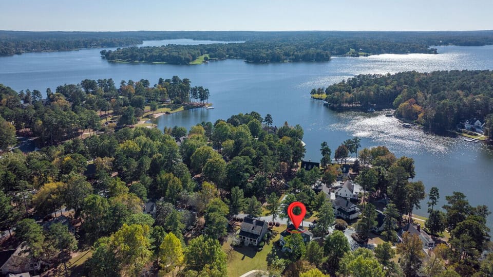 House proximity to Lake Oconee
