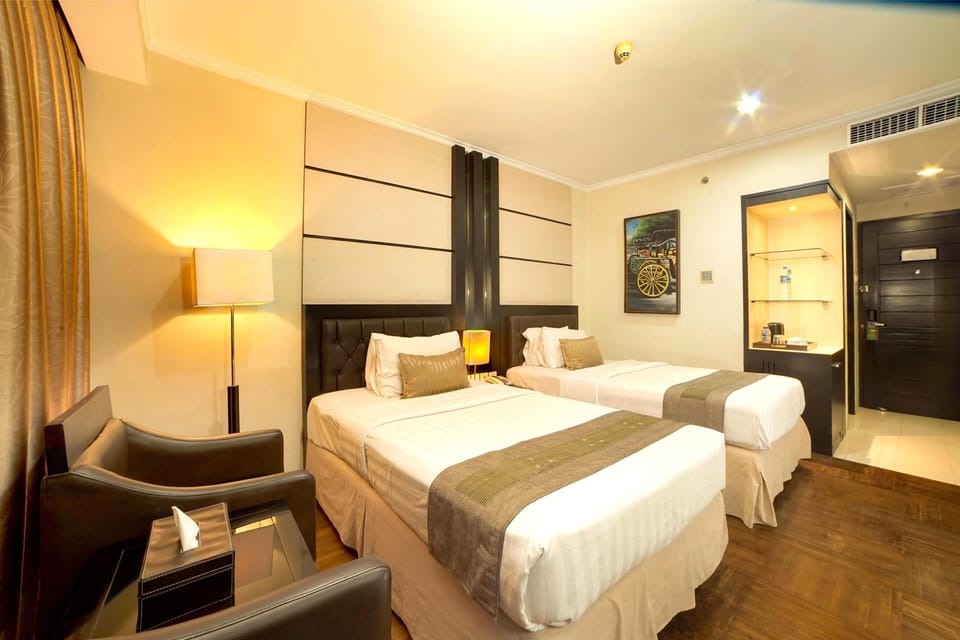 Minibar, in-room safe, desk, free WiFi
