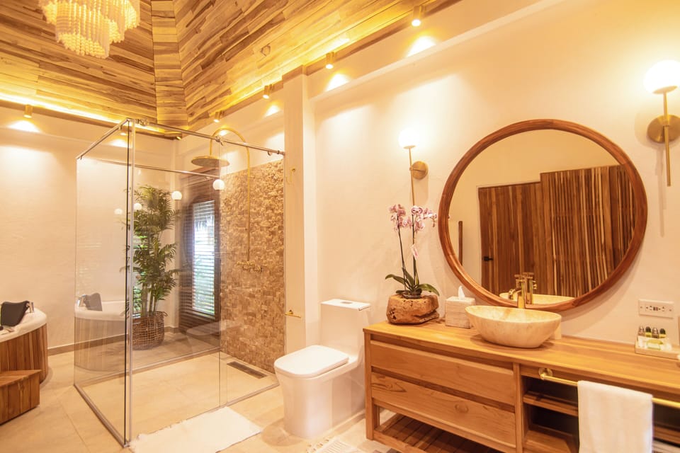 Family Cabin | Bathroom | Rainfall showerhead, hair dryer, towels, soap