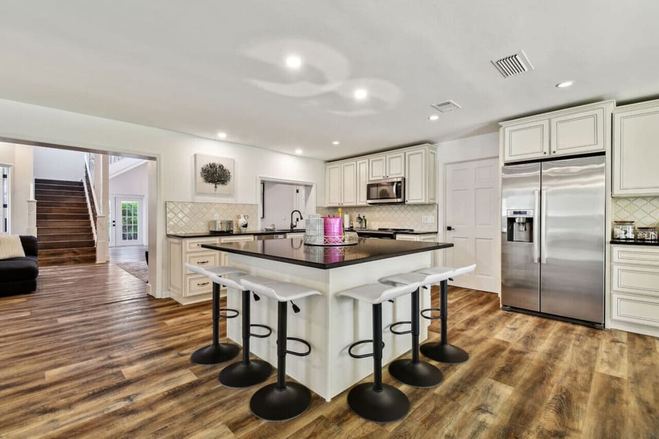 Large kitchen island seating 6 people