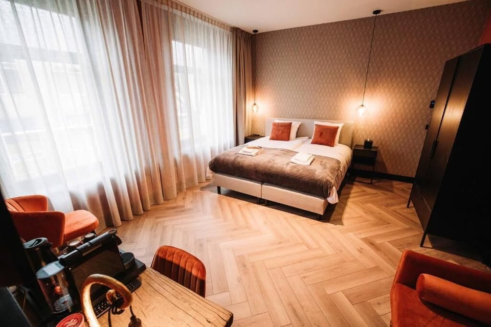 Minibar, in-room safe, free WiFi, bed sheets