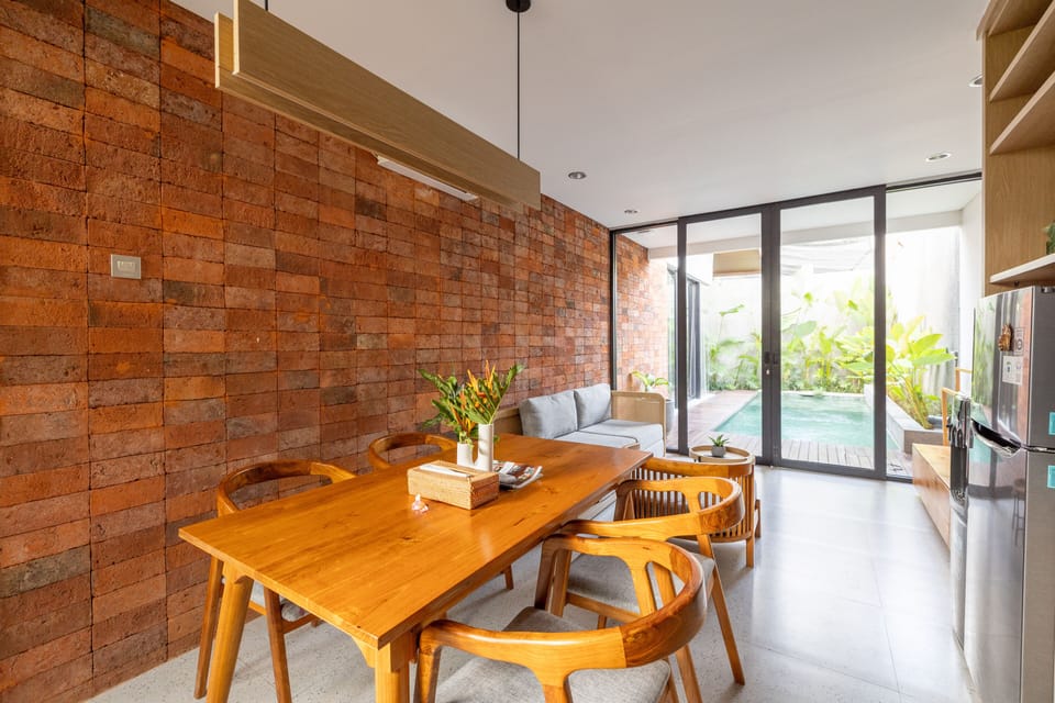 Deluxe Villa | Dining room