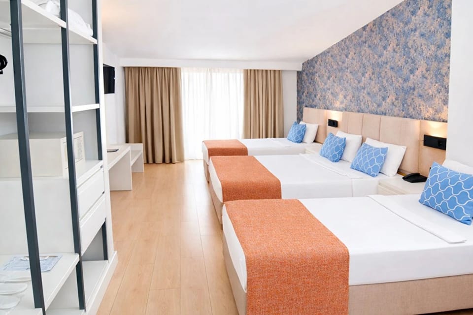 Large Room | Premium bedding, minibar, in-room safe, laptop workspace