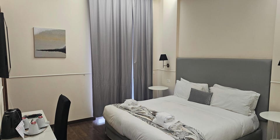 Triple Room | Hypo-allergenic bedding, desk, soundproofing