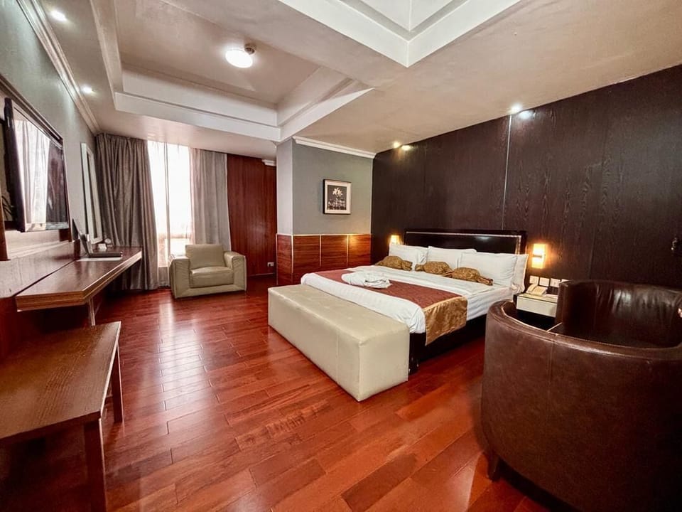 Executive Room | Premium bedding, pillowtop beds, in-room safe, desk