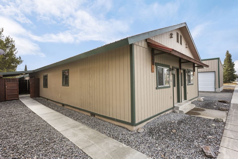 Walkway to Unit C